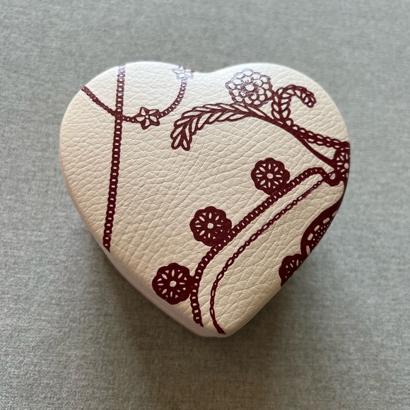 PANDORA Jewelry BOX-Heart shaped leather 4”x4.5” - Picture 4 of 4